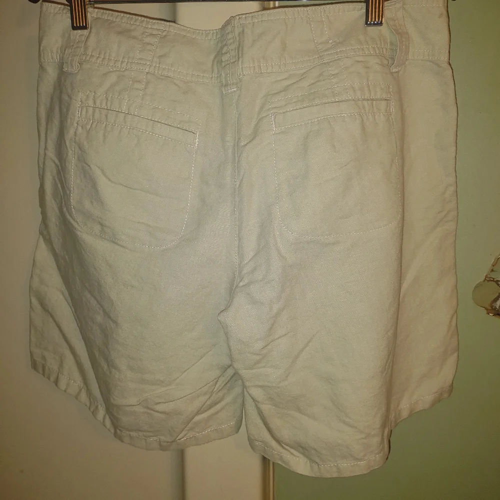 Gap Cargo‎ Beige Shorts